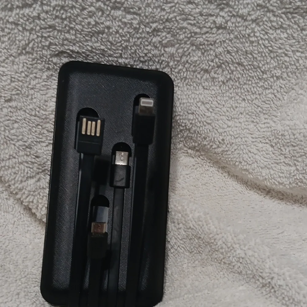 Power Bank Cell Phone Charger For IPHONE. Multi-Connector Charging Cables